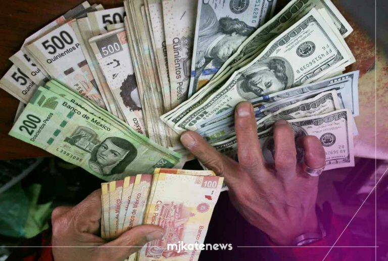 Dollar Exchange Rates Fluctuate In Mexico